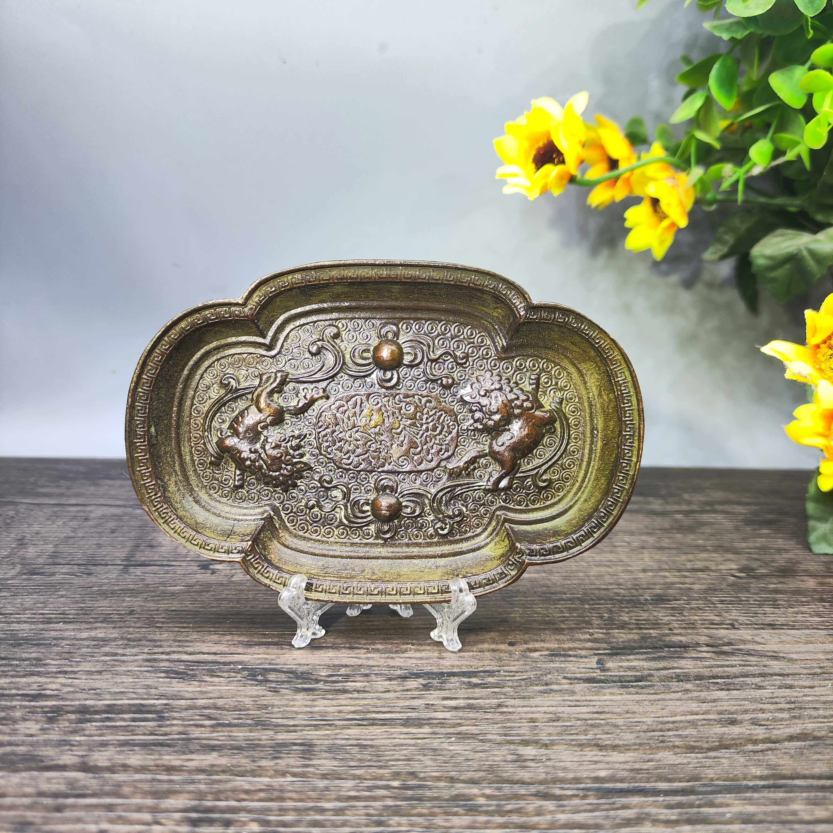 Vintage Brass Lion Playing Bal - Vintage Collectible Ashtrays บทวิจารณ์และราคา