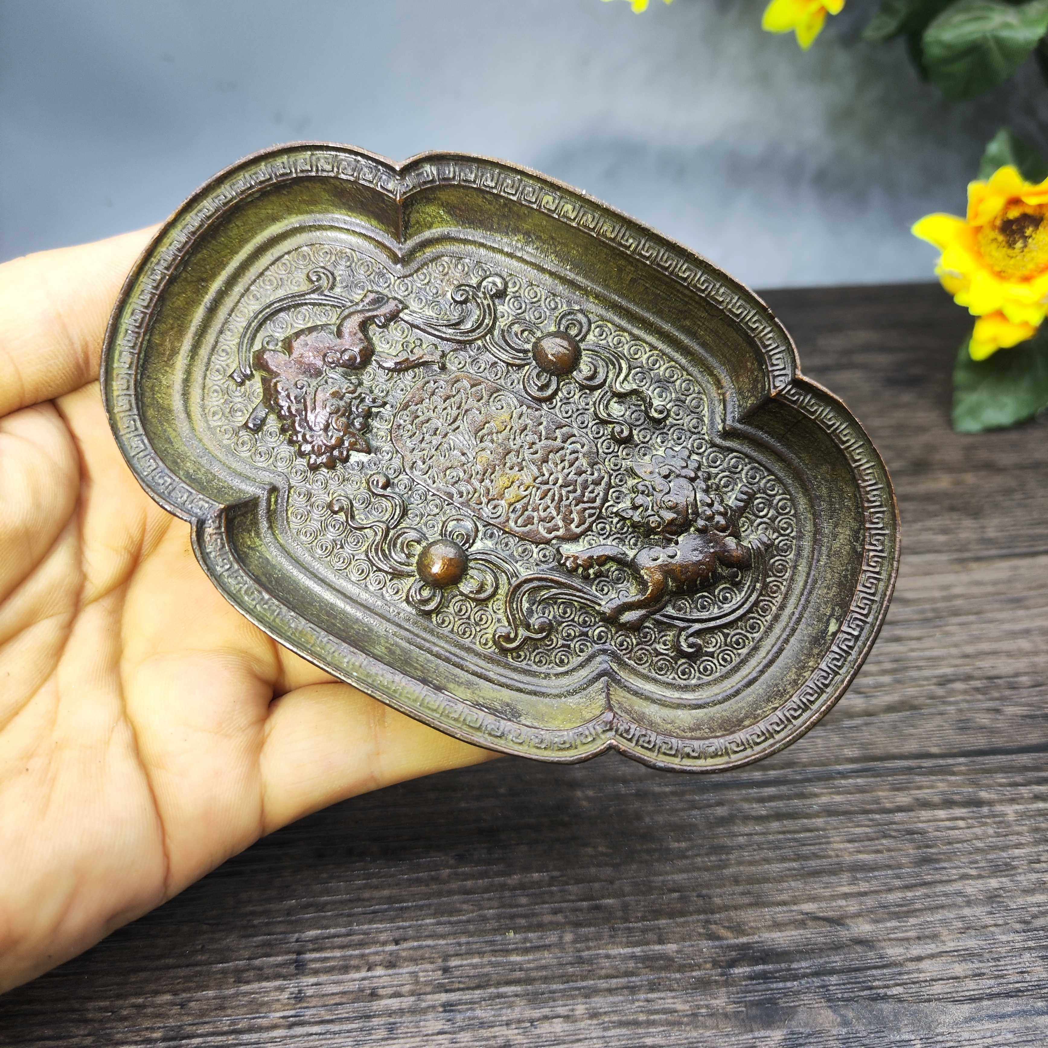 Vintage Brass Lion Playing Bal - Vintage Collectible Ashtrays บทวิจารณ์และราคา