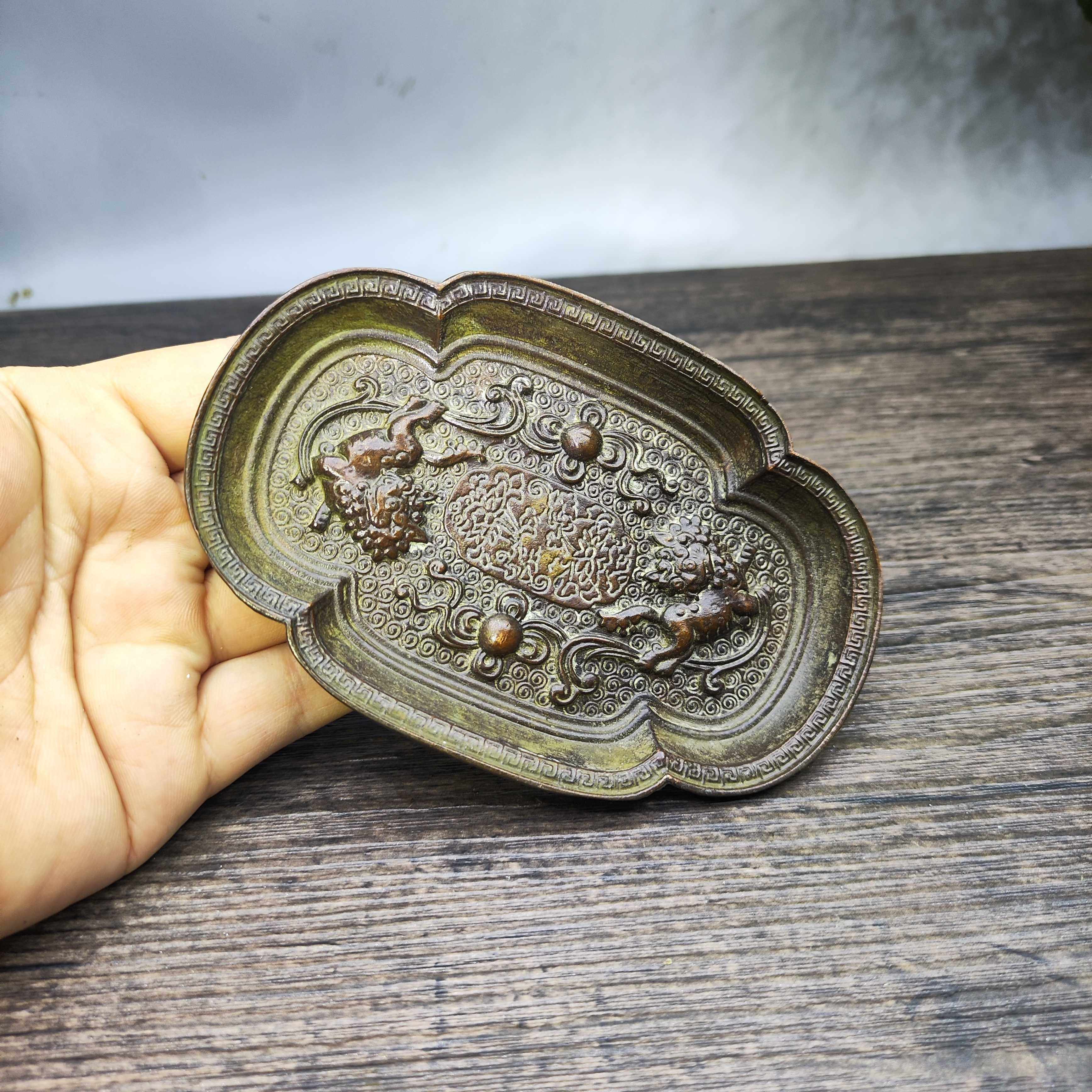 Vintage Brass Lion Playing Bal - Vintage Collectible Ashtrays บทวิจารณ์และราคา