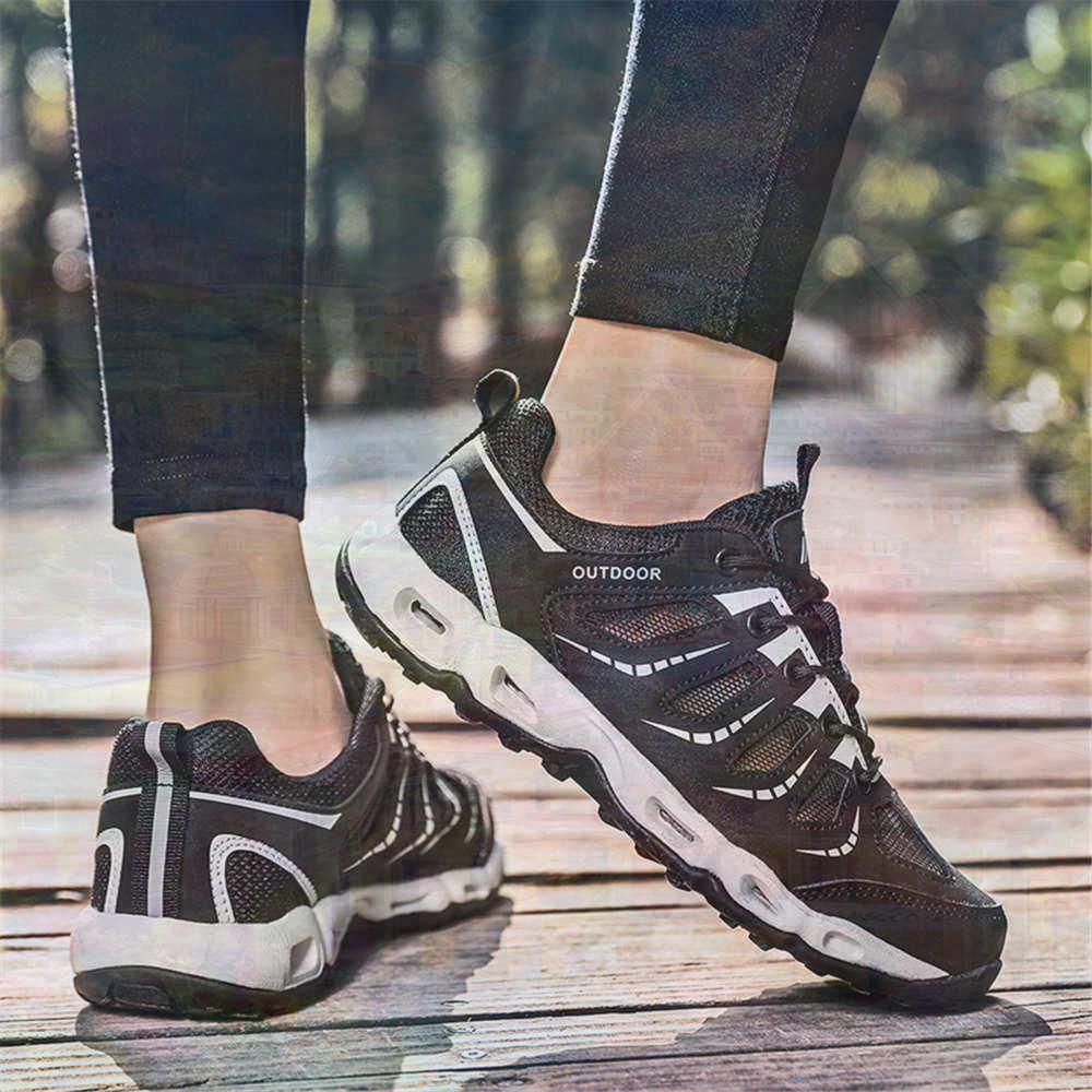 Sumer Round Tip Silver Sneaker - Vintage Collectible Items บทวิจารณ์และราคา